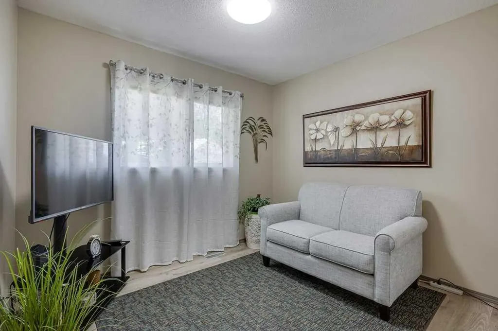 2821 Botterill Crescent Red Deer AB T4R 2E5