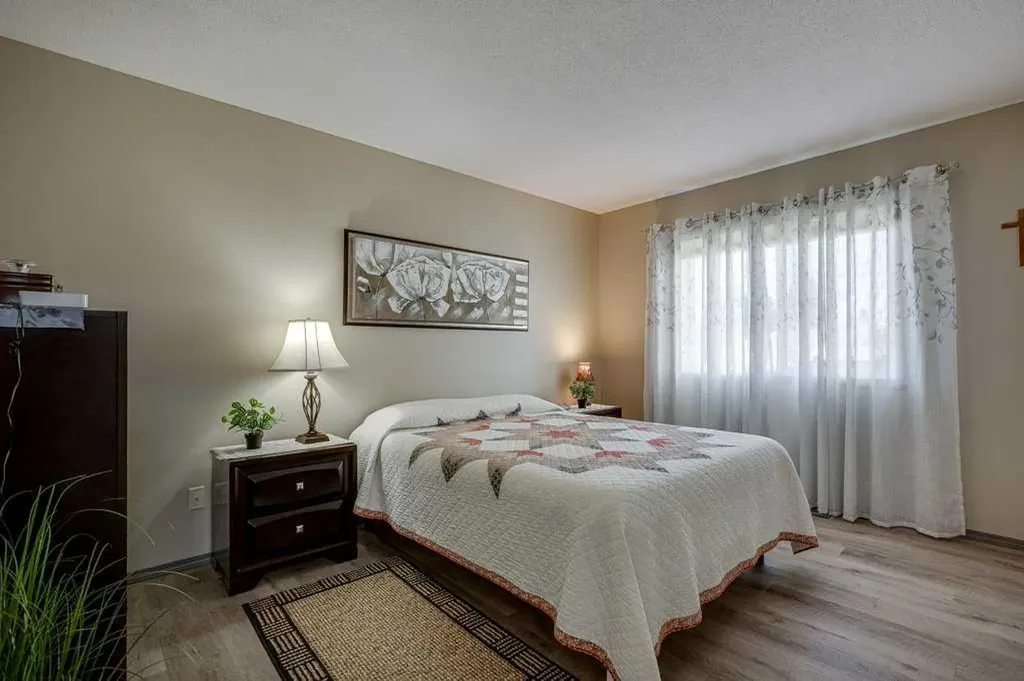 2821 Botterill Crescent Red Deer AB T4R 2E5