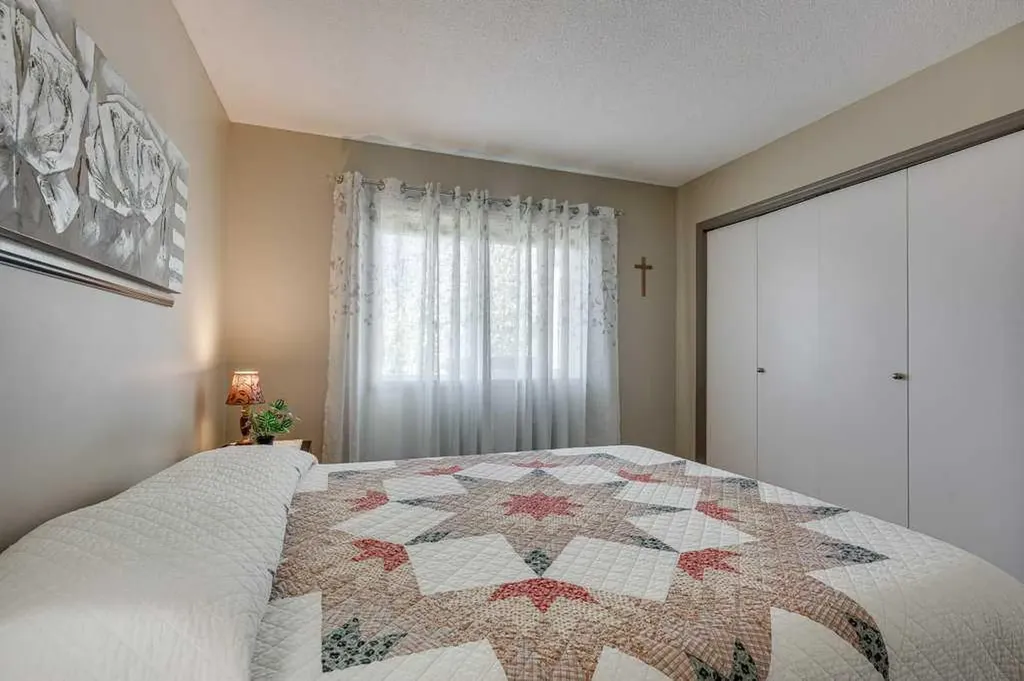 2821 Botterill Crescent Red Deer AB T4R 2E5