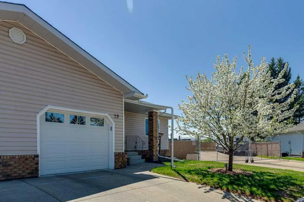 2821 Botterill Crescent Red Deer AB T4R 2E5