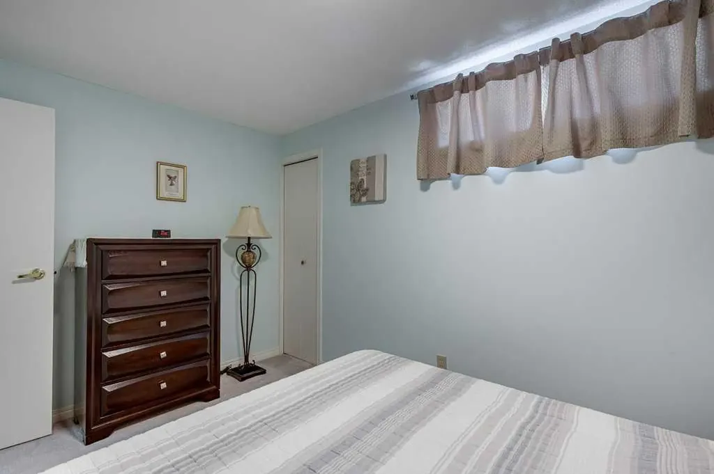 2821 Botterill Crescent Red Deer AB T4R 2E5