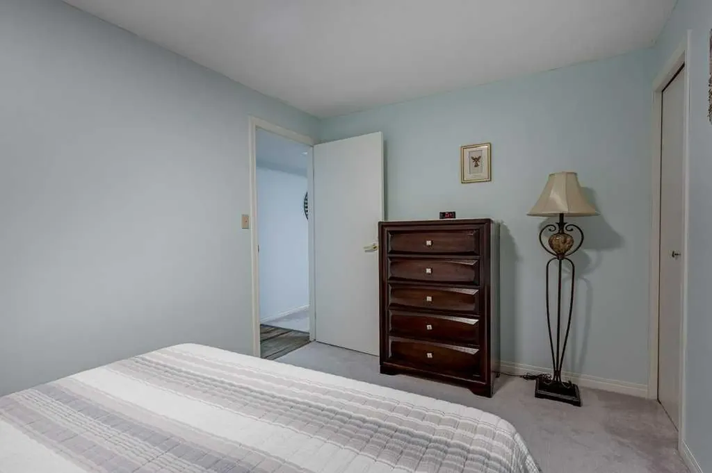 2821 Botterill Crescent Red Deer AB T4R 2E5