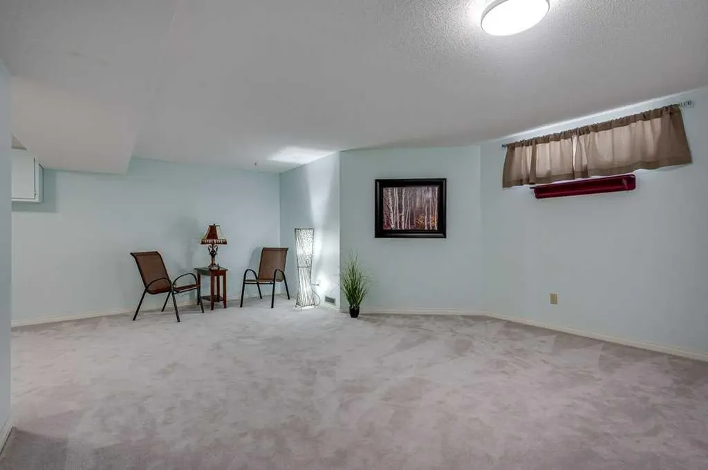 2821 Botterill Crescent Red Deer AB T4R 2E5