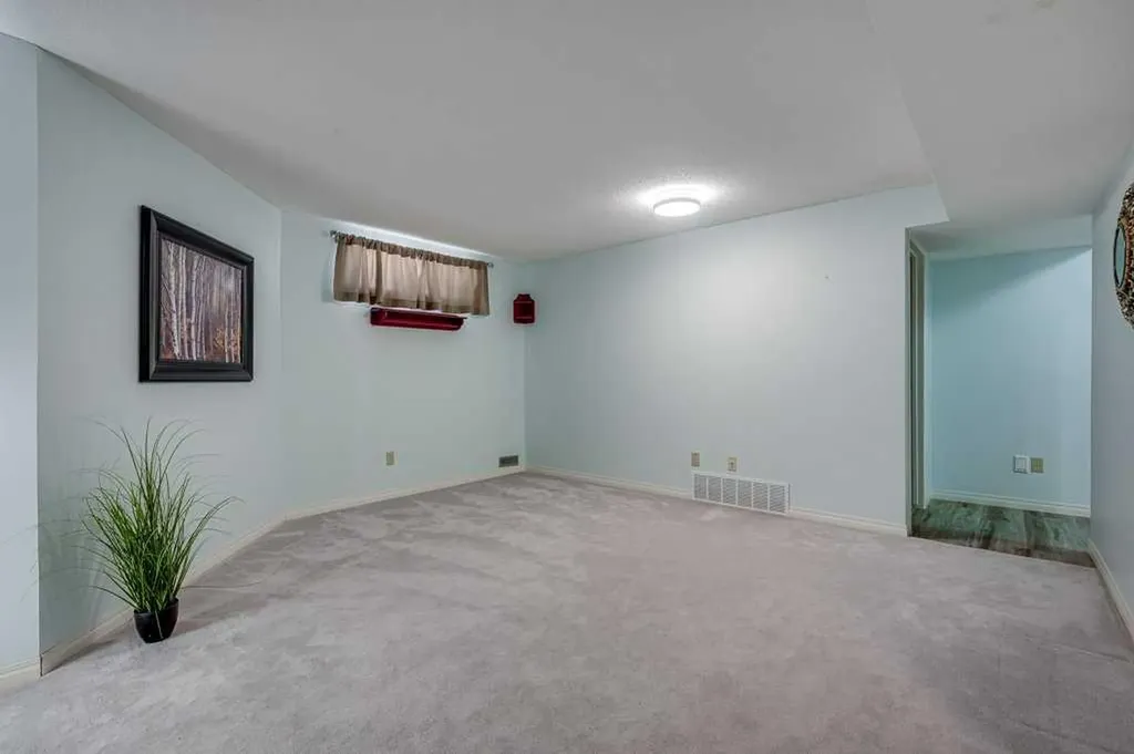 2821 Botterill Crescent Red Deer AB T4R 2E5