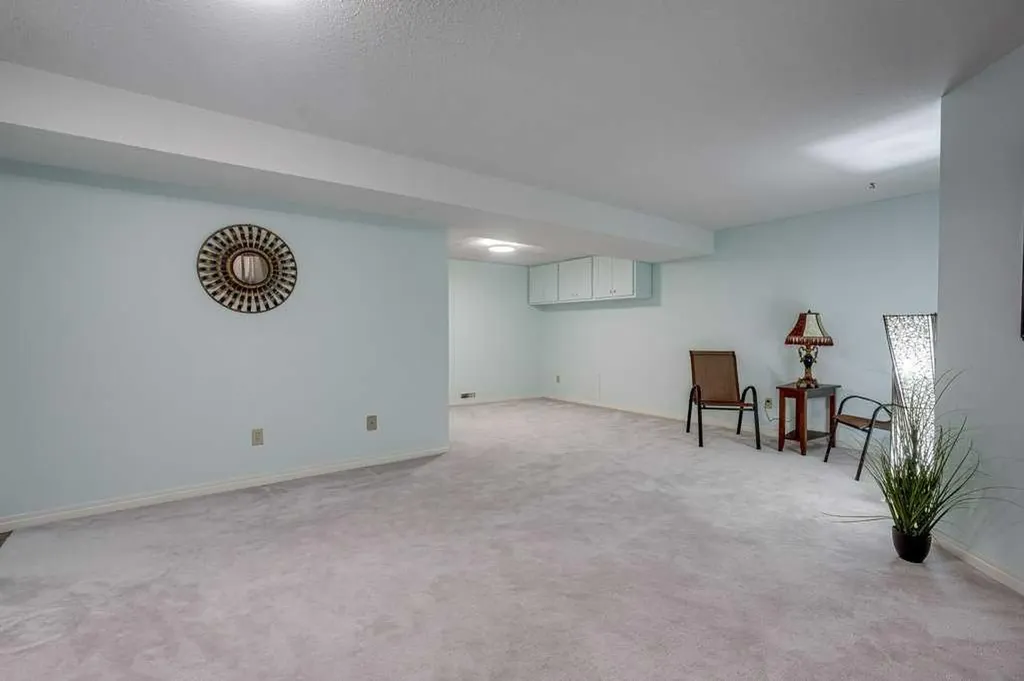 2821 Botterill Crescent Red Deer AB T4R 2E5