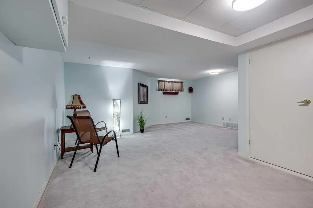 2821 Botterill Crescent Red Deer AB T4R 2E5