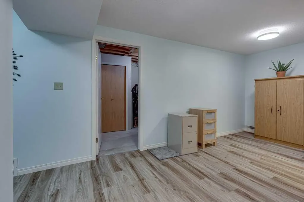 2821 Botterill Crescent Red Deer AB T4R 2E5