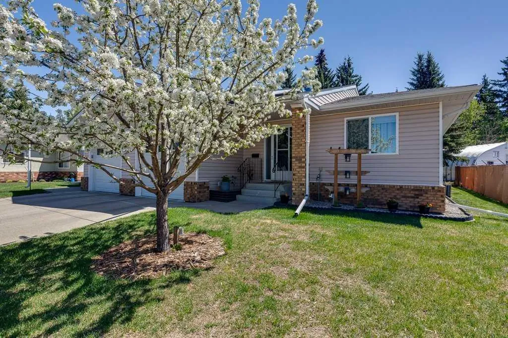 2821 Botterill Crescent Red Deer AB T4R 2E5