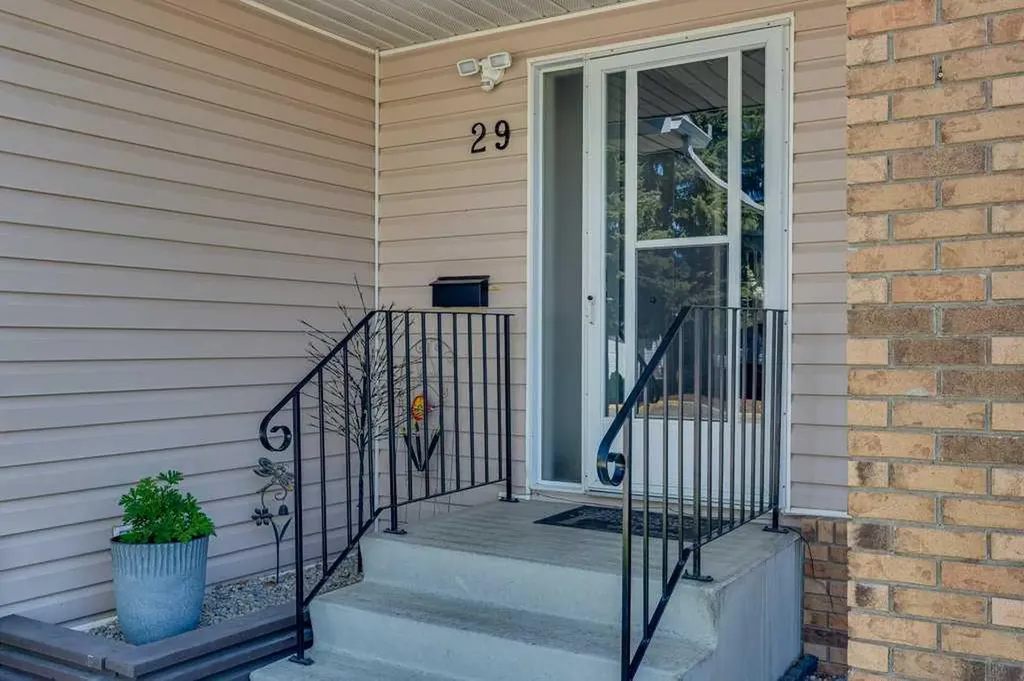 2821 Botterill Crescent Red Deer AB T4R 2E5