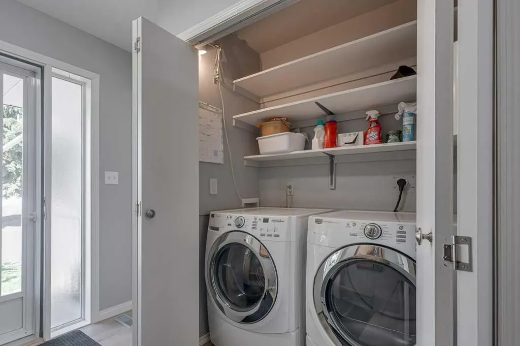 2821 Botterill Crescent Red Deer AB T4R 2E5