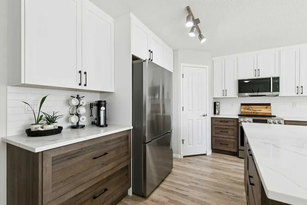 416 Stonegate Road NW Airdrie AB T4B2Z9