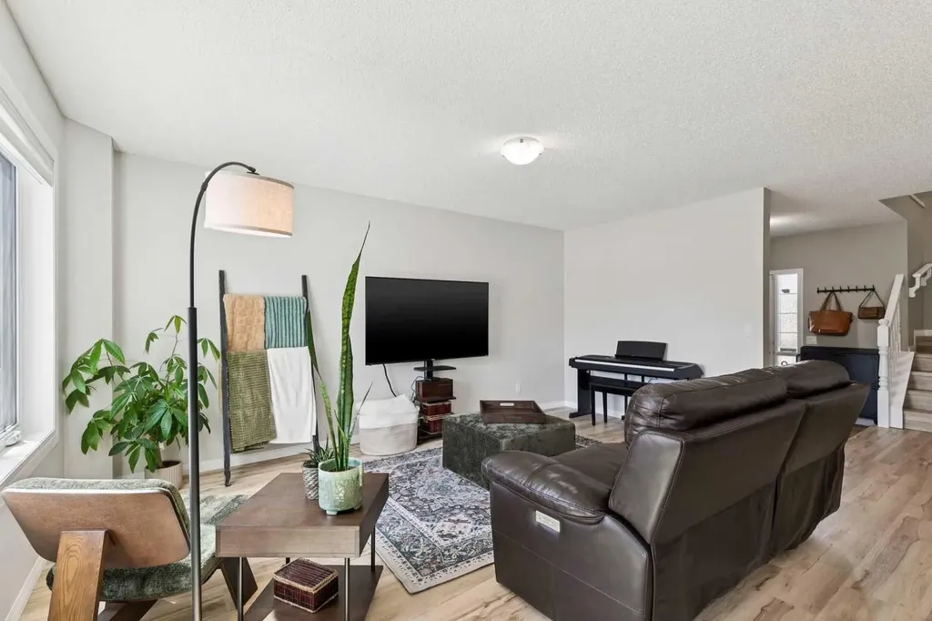 416 Stonegate Road NW Airdrie AB T4B2Z9