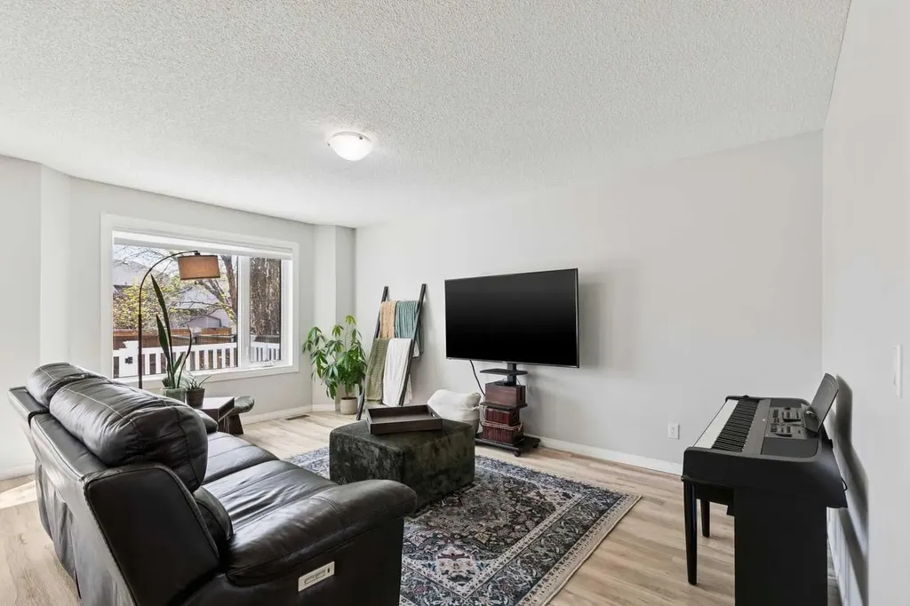 416 Stonegate Road NW Airdrie AB T4B2Z9