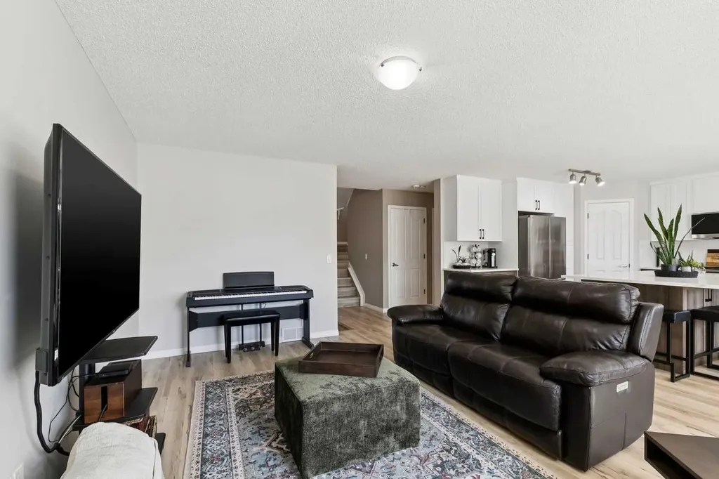 416 Stonegate Road NW Airdrie AB T4B2Z9