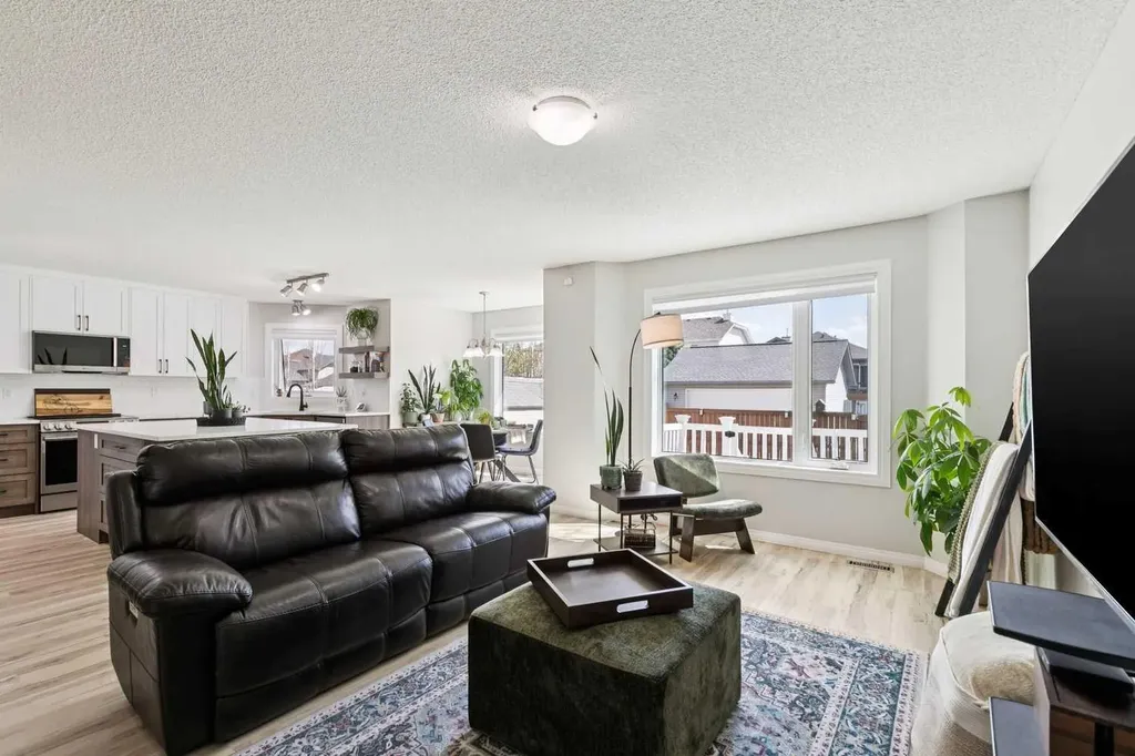 416 Stonegate Road NW Airdrie AB T4B2Z9