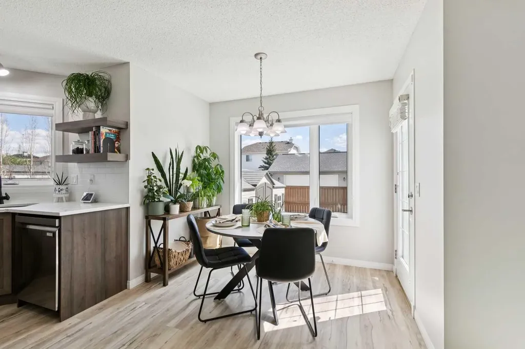 416 Stonegate Road NW Airdrie AB T4B2Z9