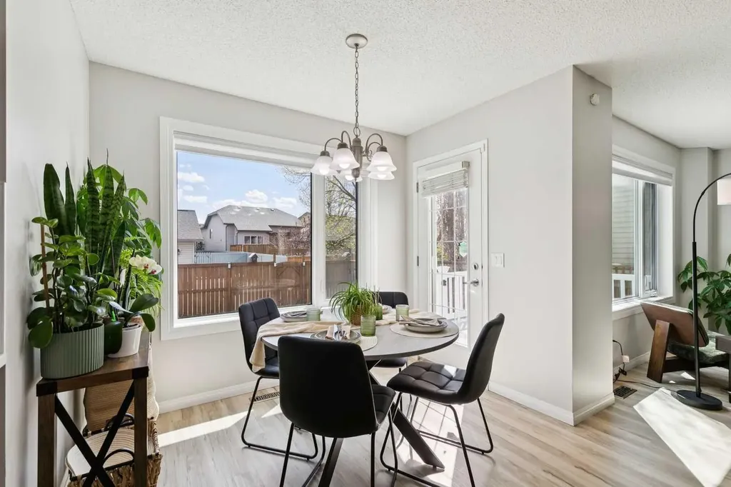 416 Stonegate Road NW Airdrie AB T4B2Z9