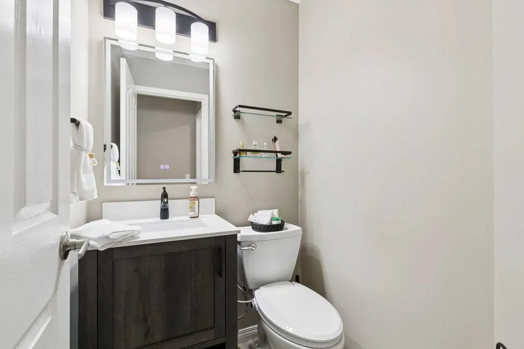 416 Stonegate Road NW Airdrie AB T4B2Z9