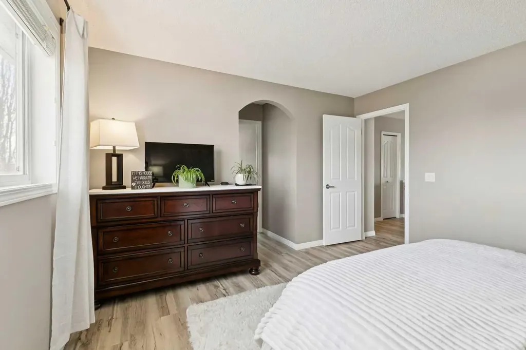 416 Stonegate Road NW Airdrie AB T4B2Z9