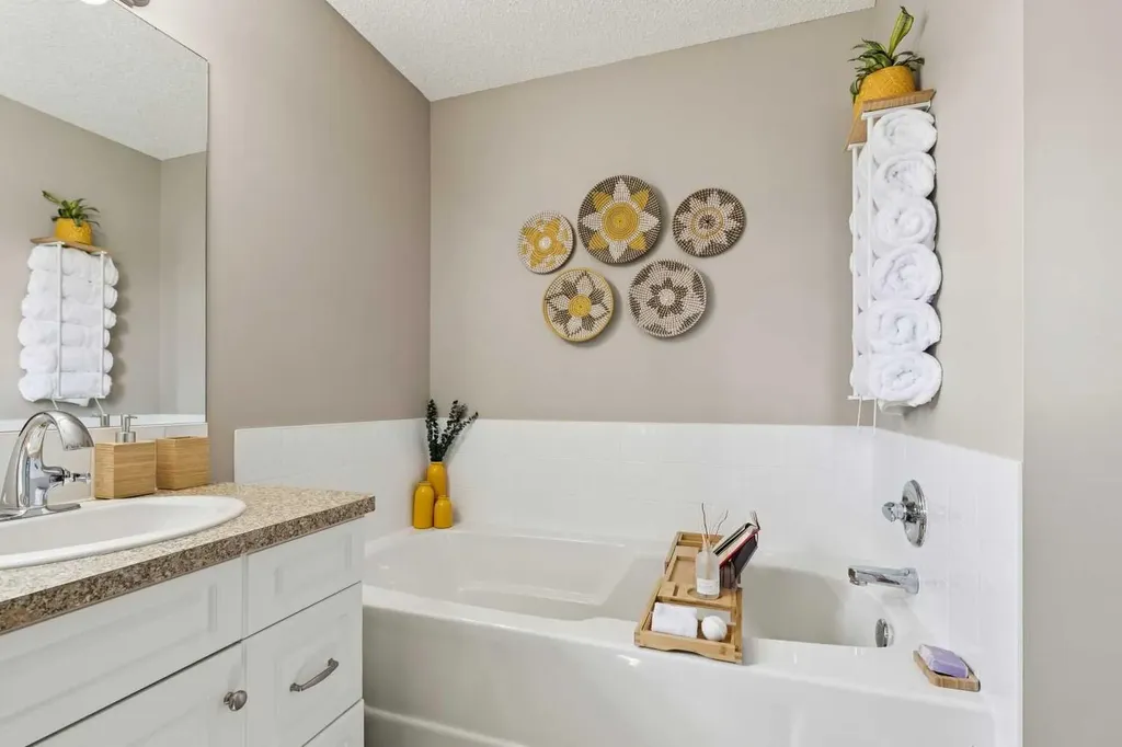416 Stonegate Road NW Airdrie AB T4B2Z9