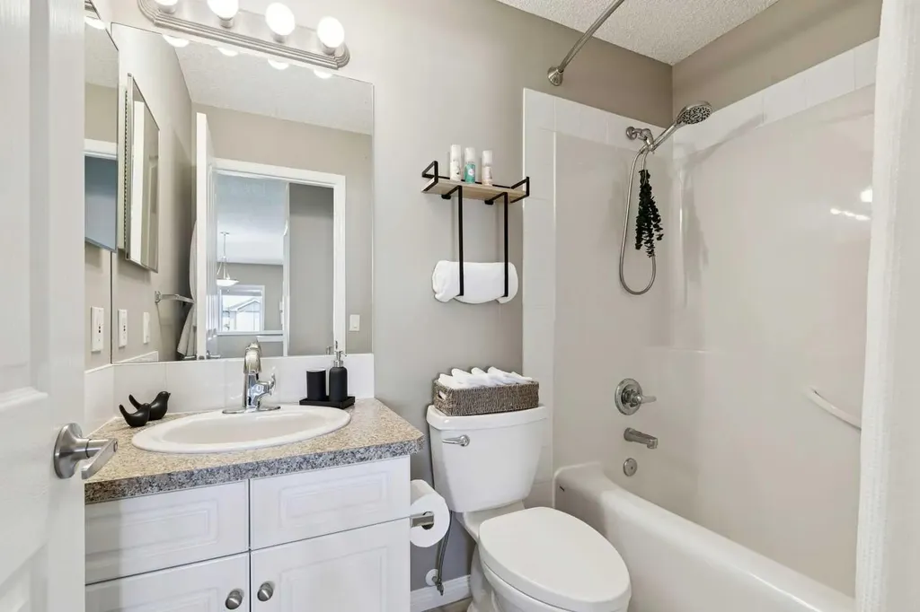 416 Stonegate Road NW Airdrie AB T4B2Z9