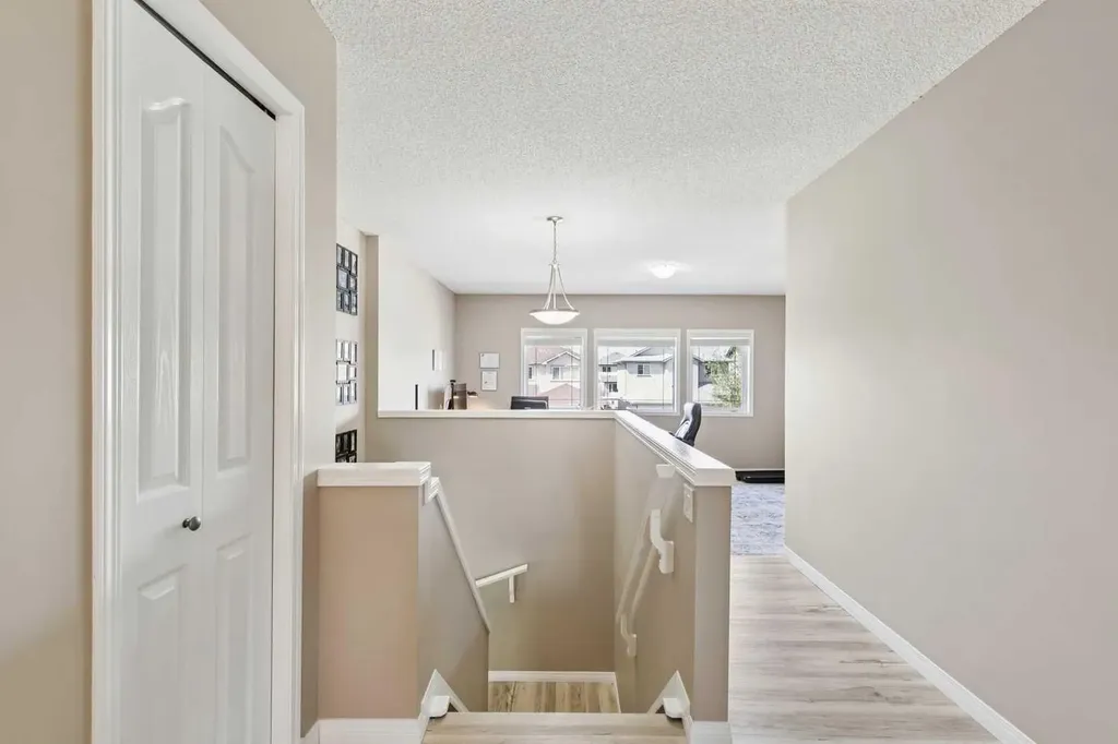 416 Stonegate Road NW Airdrie AB T4B2Z9