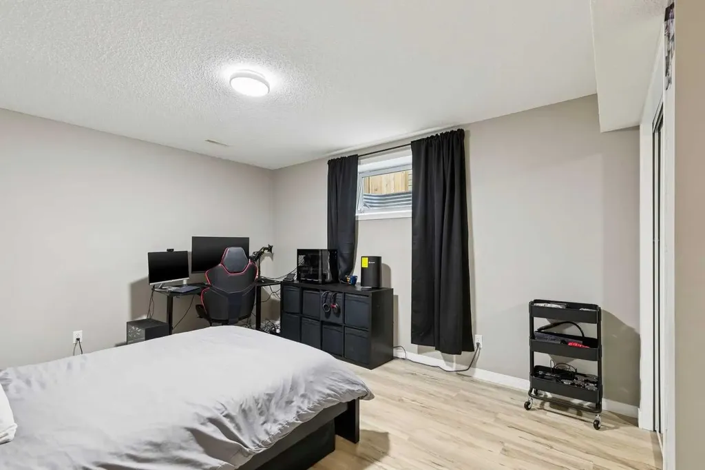 416 Stonegate Road NW Airdrie AB T4B2Z9