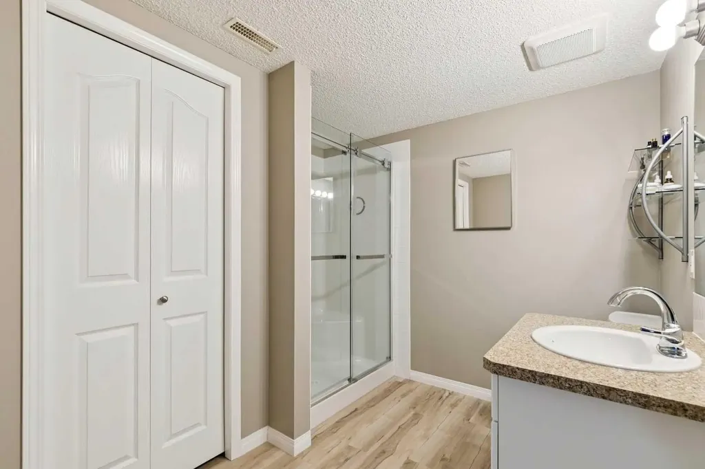 416 Stonegate Road NW Airdrie AB T4B2Z9