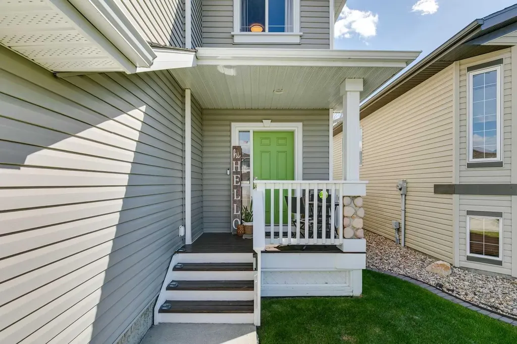 416 Stonegate Road NW Airdrie AB T4B2Z9