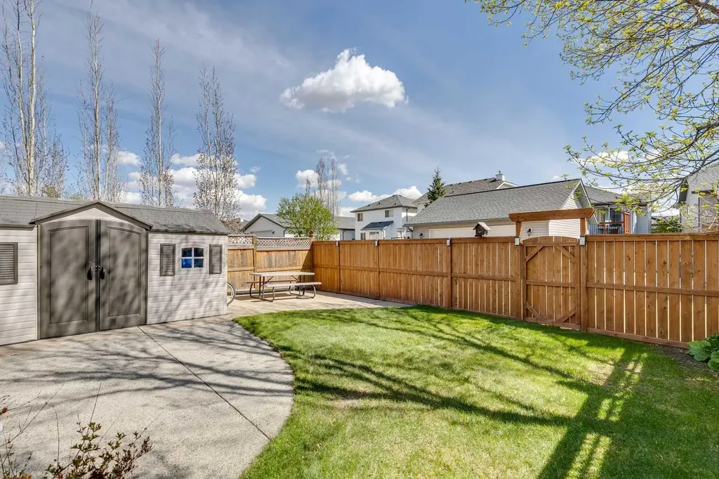 416 Stonegate Road NW Airdrie AB T4B2Z9
