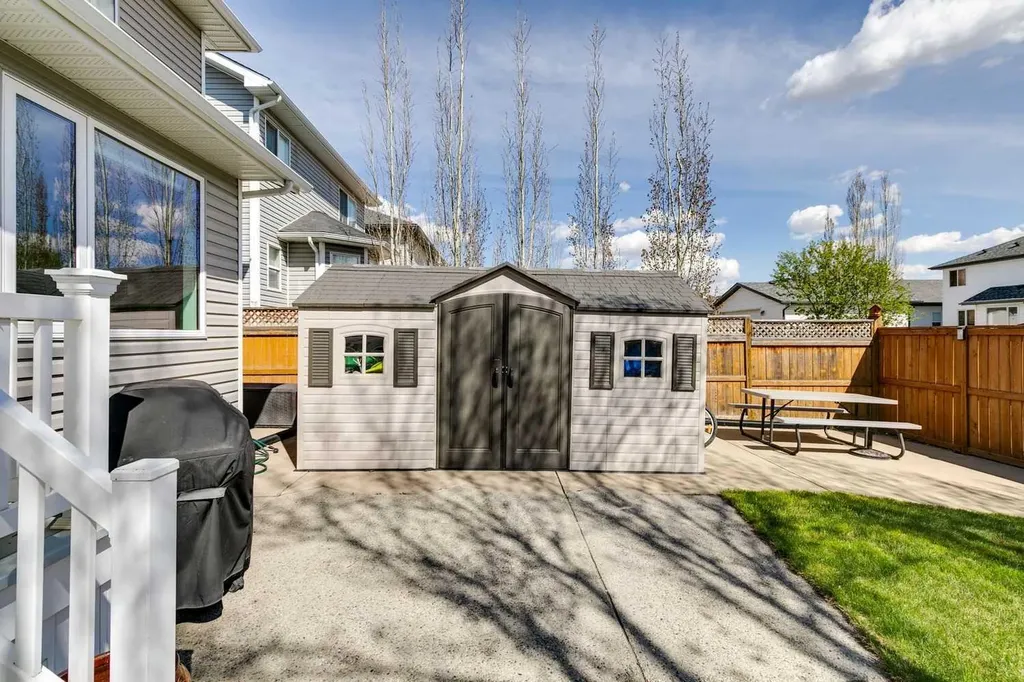 416 Stonegate Road NW Airdrie AB T4B2Z9