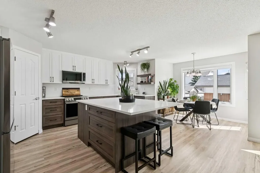416 Stonegate Road NW Airdrie AB T4B2Z9