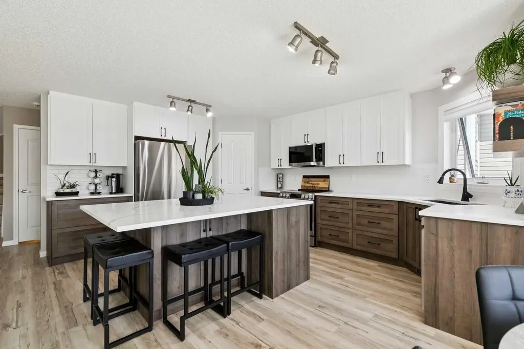 416 Stonegate Road NW Airdrie AB T4B2Z9