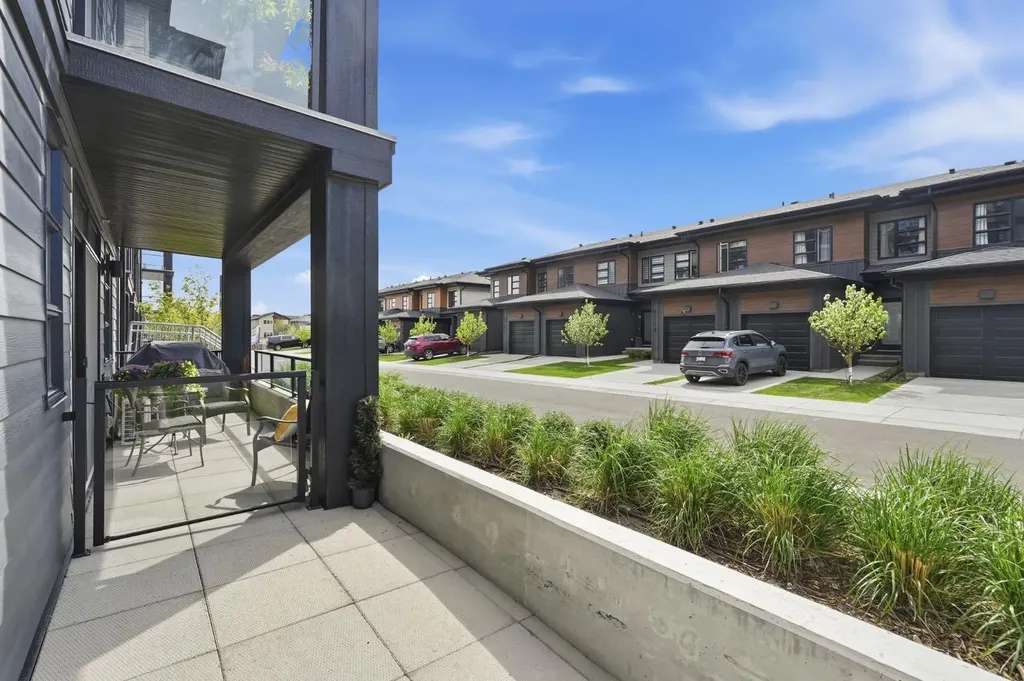 55 Lucas Way NW Calgary AB T3P 2C7