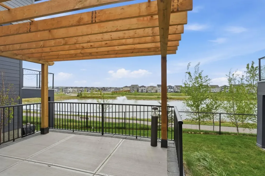 55 Lucas Way NW Calgary AB T3P 2C7