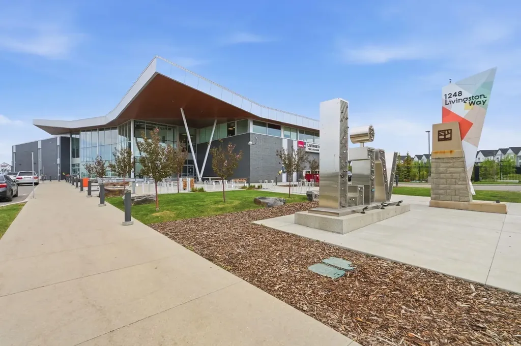55 Lucas Way NW Calgary AB T3P 2C7