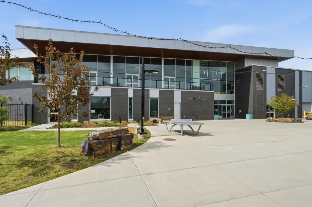 55 Lucas Way NW Calgary AB T3P 2C7