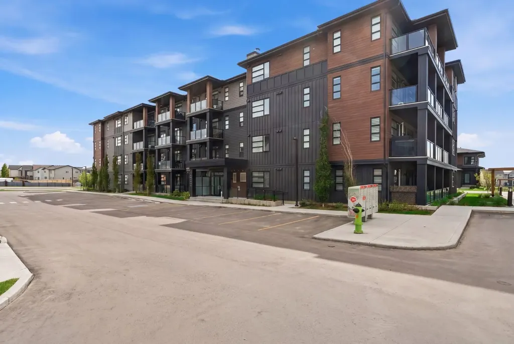 55 Lucas Way NW Calgary AB T3P 2C7