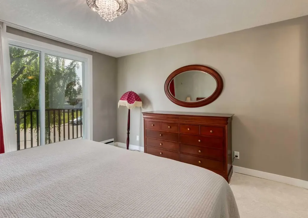 84 Fullerton Road SE Calgary AB T2H 1E5