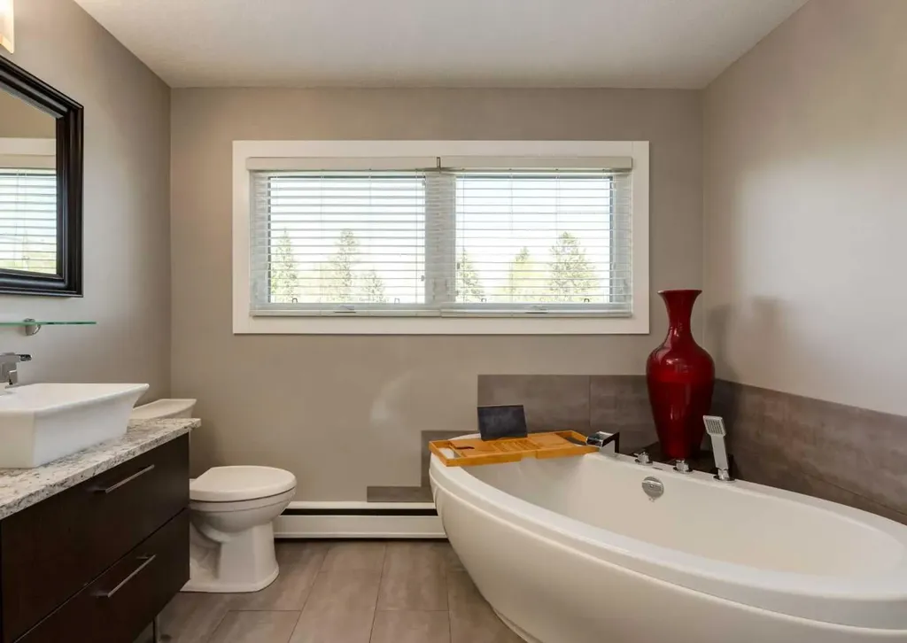 84 Fullerton Road SE Calgary AB T2H 1E5