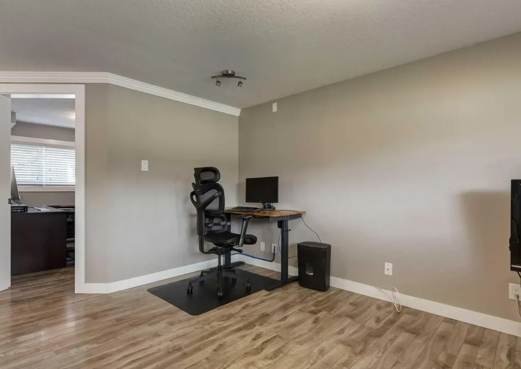 84 Fullerton Road SE Calgary AB T2H 1E5