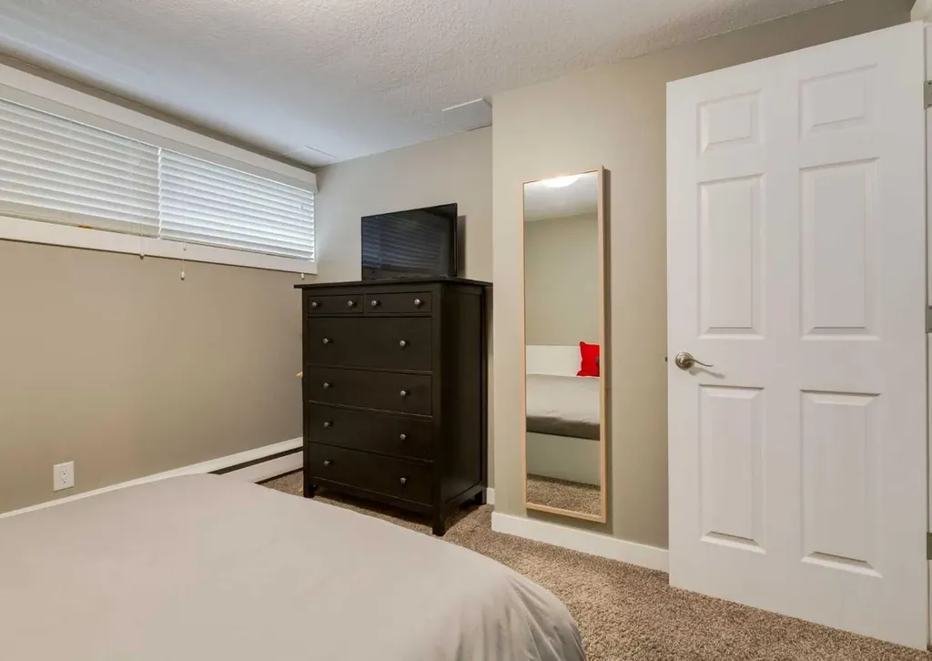84 Fullerton Road SE Calgary AB T2H 1E5
