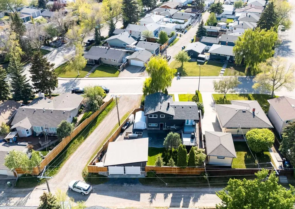84 Fullerton Road SE Calgary AB T2H 1E5