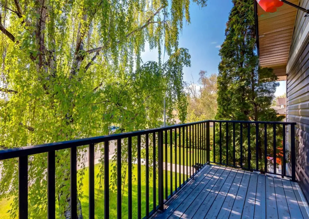 84 Fullerton Road SE Calgary AB T2H 1E5