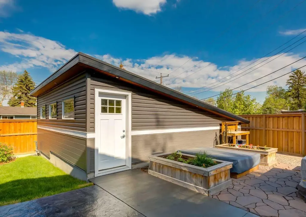 84 Fullerton Road SE Calgary AB T2H 1E5