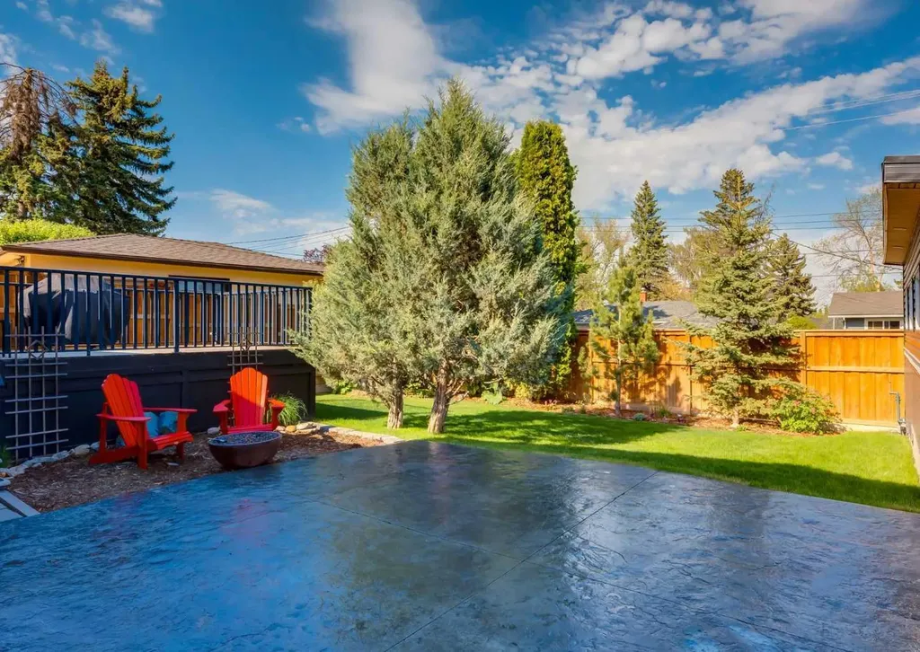 84 Fullerton Road SE Calgary AB T2H 1E5