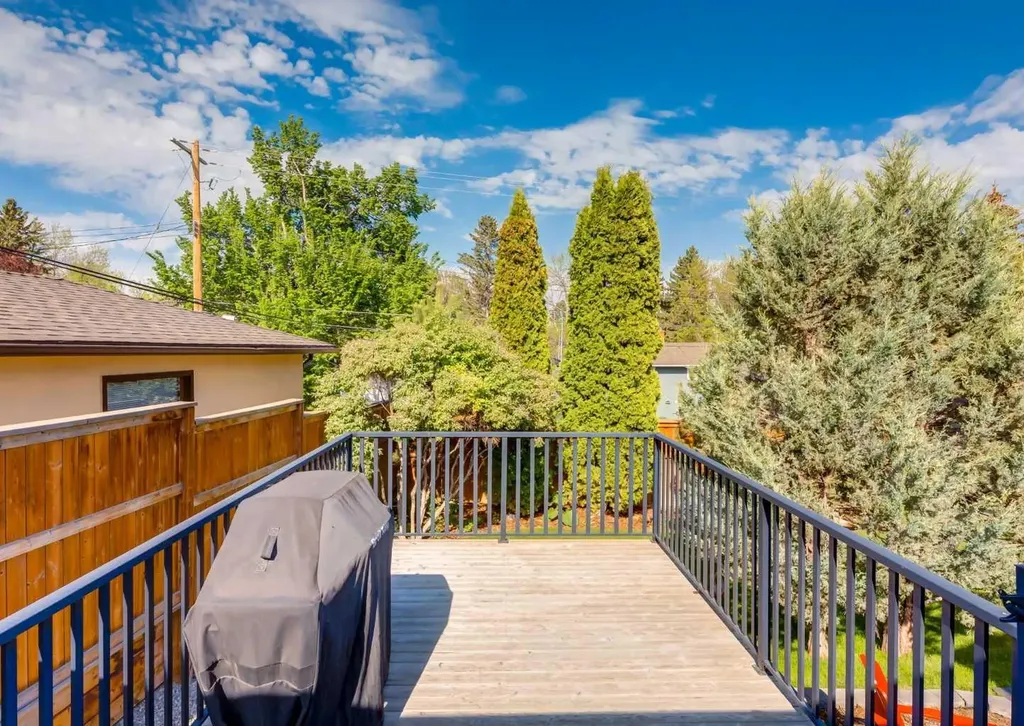 84 Fullerton Road SE Calgary AB T2H 1E5