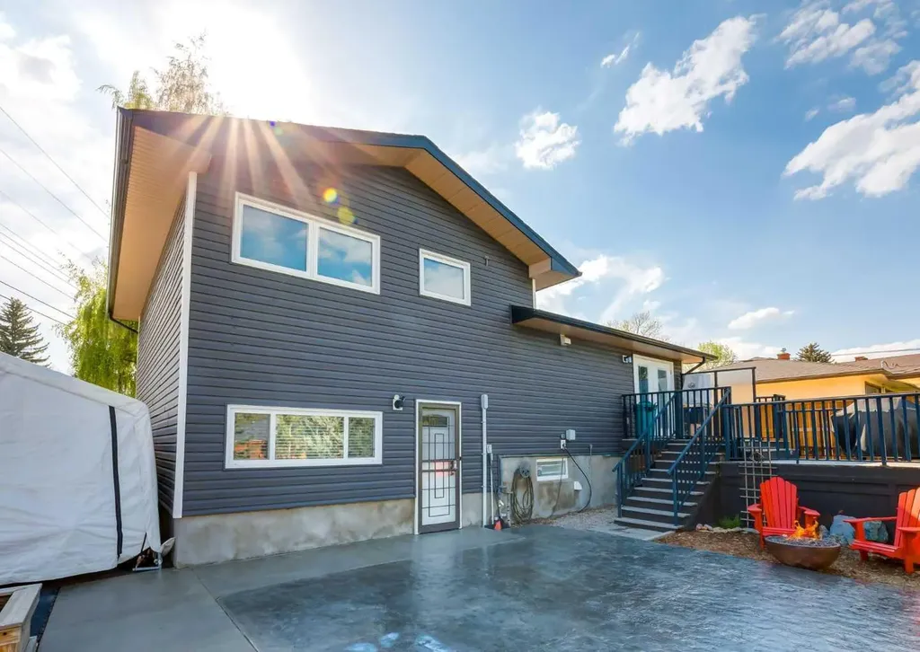 84 Fullerton Road SE Calgary AB T2H 1E5