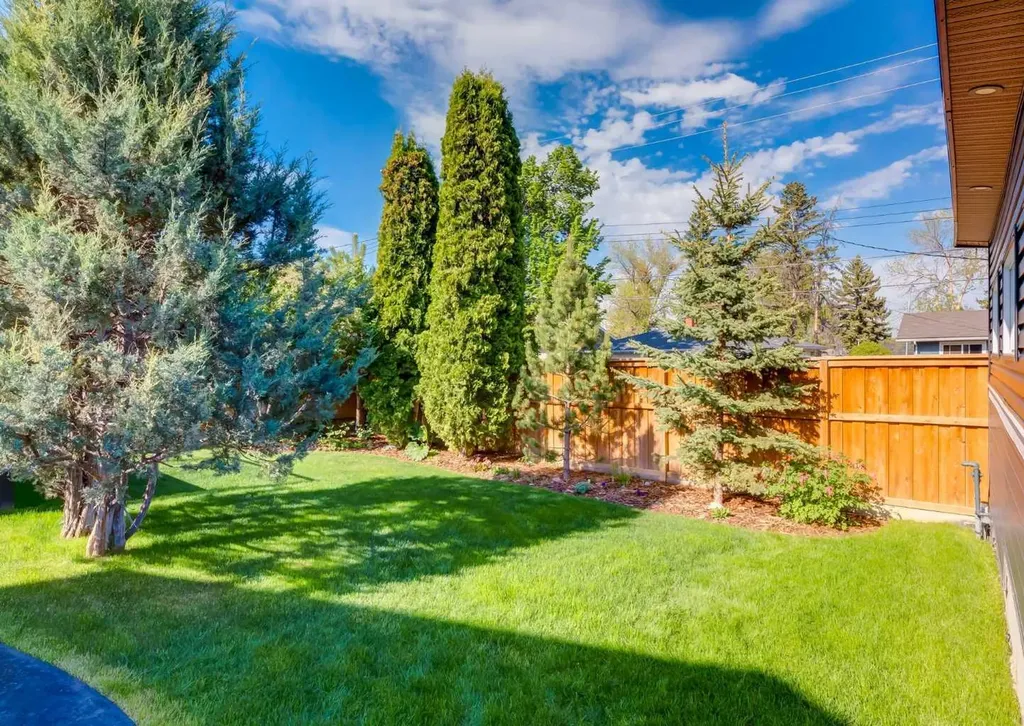 84 Fullerton Road SE Calgary AB T2H 1E5