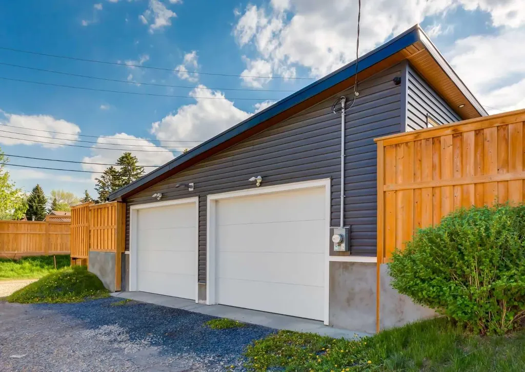 84 Fullerton Road SE Calgary AB T2H 1E5
